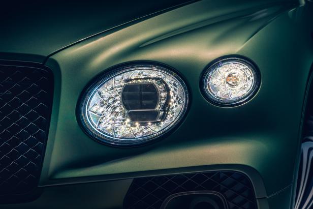 new_bentayga_-_alpine_green_-_10.jpg