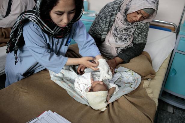 Massaker an Müttern und Babys, Hunderte Tote: Afghanistan blutet