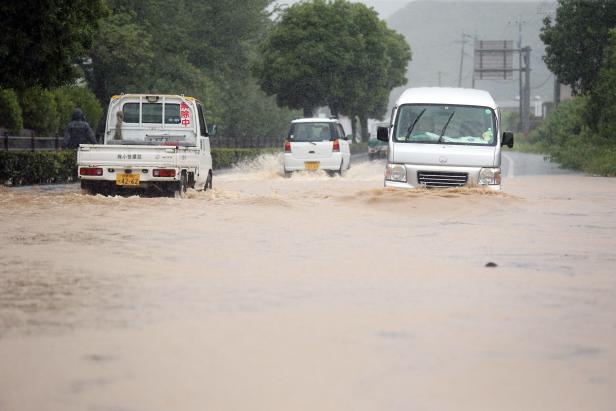 Heavy rain, floods in southwestern Japan 