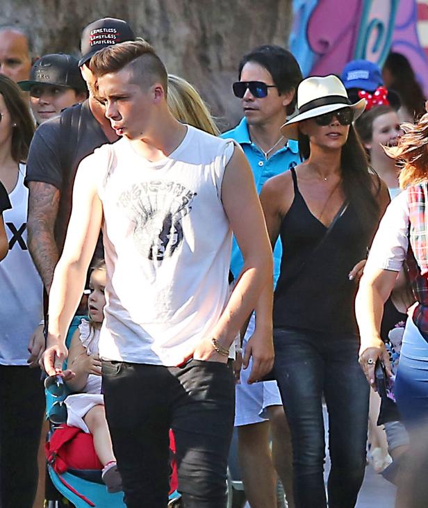 Victoria Beckham mit Familie in der Öffentlichkeit.