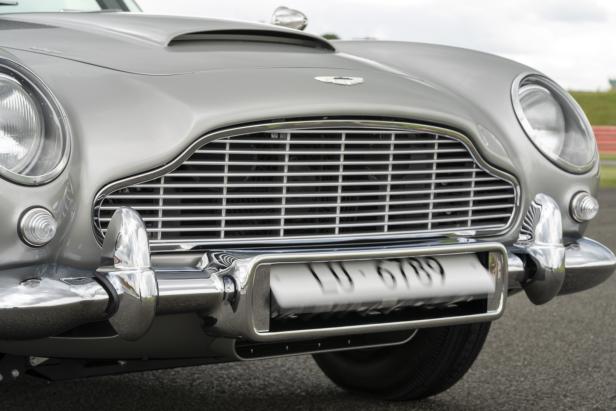 aston_martin_db5_goldfinger_continuation14-jpg.jpg