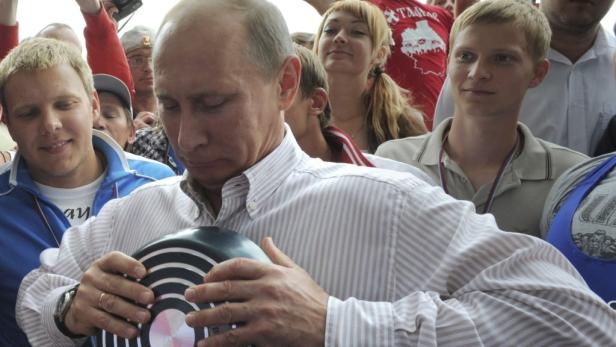 Putin: Auf Tauchfahrt und "echter Mann"