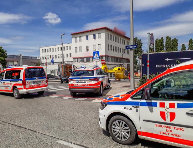 Wien-Leopoldstadt: Zwei Arbeiter durch herabfallende Bauteile verletzt