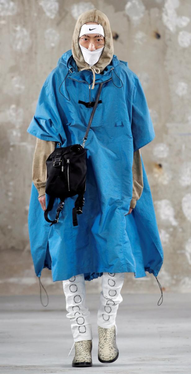 Regenjacke statt Abendkleid: Wie sich Givenchy & Co. verjüngen