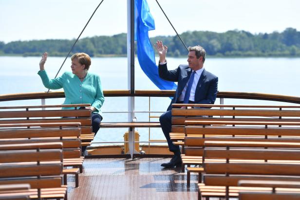Deutschland: Merkel bei Söder oder die Königin beim Kronprinzen