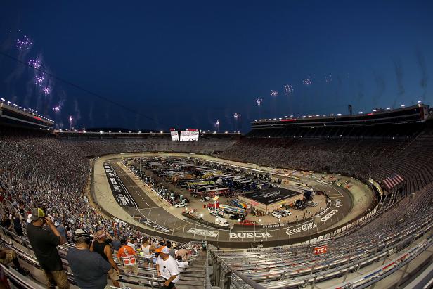 Trotz Corona: 20.000 Zuschauer bei Nascar-Rennen in den ...