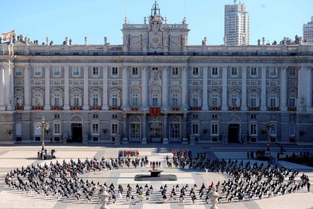 Spanien nimmt bewegenden Abschied von  28.400 Corona-Opfern