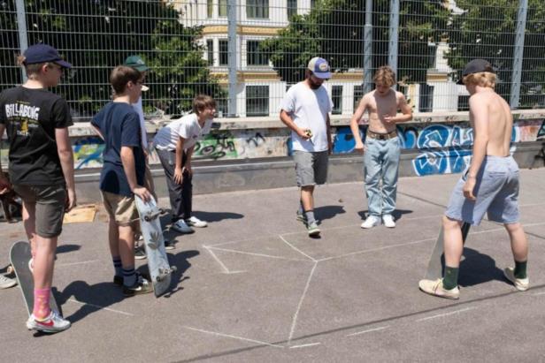 Jugendliche gestalten Skatepark am Alsergrund