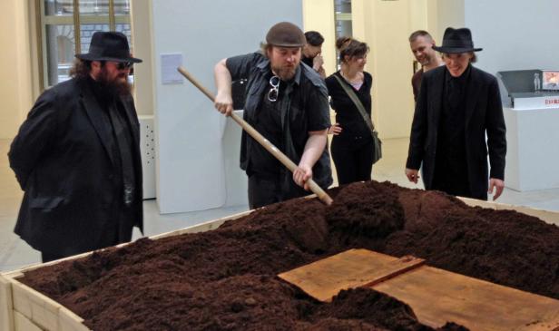 Lebendig begraben im Museum