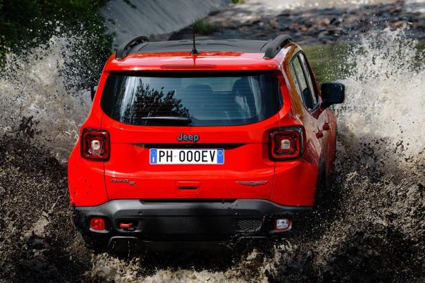 Jeep Renegade und Compass jetzt auch mit Stecker