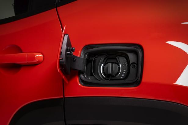 Jeep Renegade und Compass jetzt auch mit Stecker