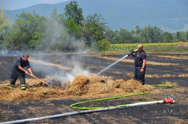 Baden: Feuerwehrmänner bei Flurbrand verletzt