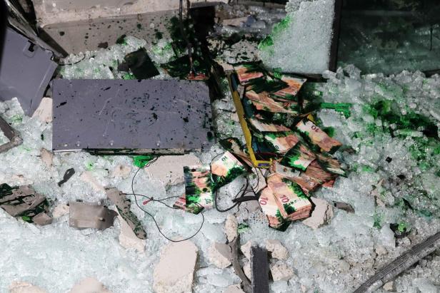 Video: Hier wird Bombe der Bankomatbande gesprengt