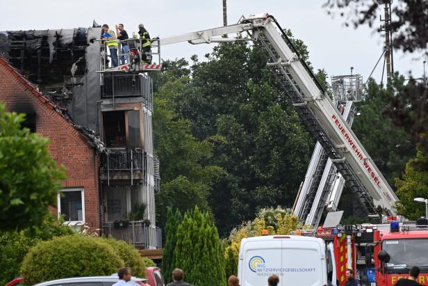 Deutschland: Flugzeug stürzt in Wohnhaus - drei Tote
