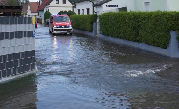 Wehranlage defekt: Häuser in Ternitz unter Wasser