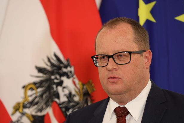 Ex-FPÖ-Staatssekretär wollte Finanzpolizei bewaffnen