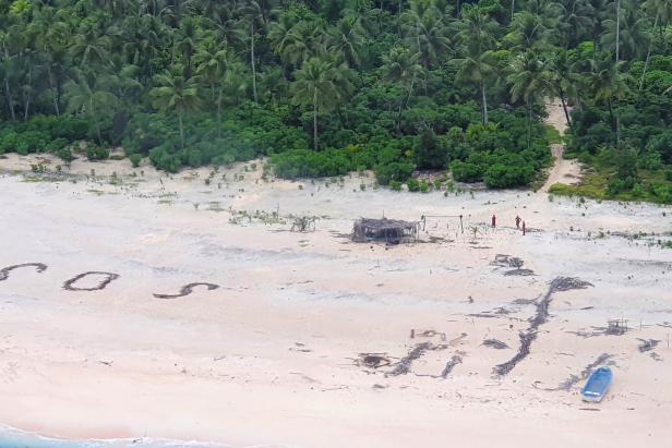 SOS im Sand: Vermisste Segler auf Pazifik-Insel entdeckt