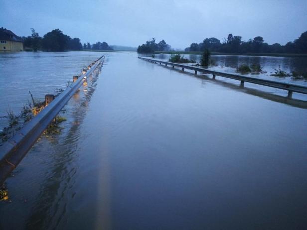 Unwetter: Hochwasser könnte Dienstagnacht noch weiter steigen