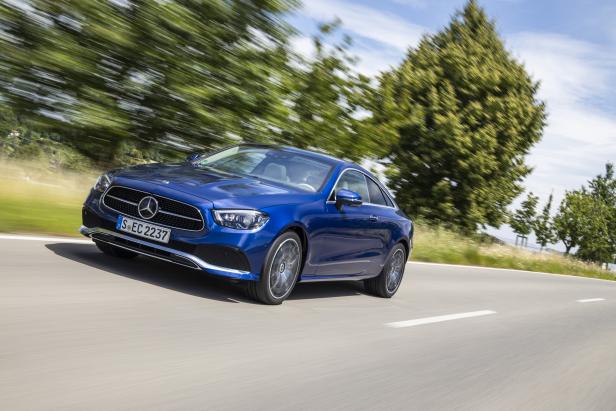 mercedes_benz_e_400d_4matic_coupe_brilliant_blue_stuttgart_6.jpg