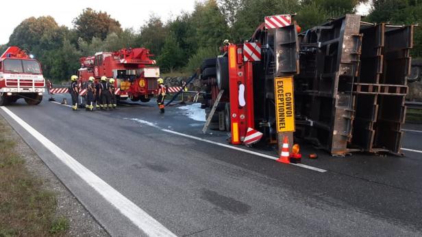 Lkw-Brand auf A1 in NÖ: Westautobahn gesperrt