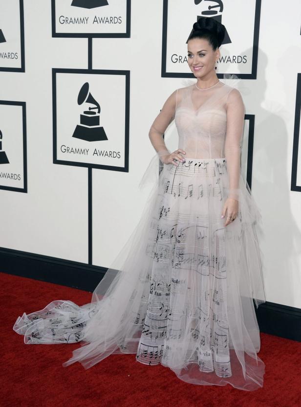 Katy Perry in einem Notenkleid bei den Grammy Awards.