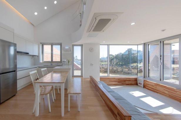 kl-10-stair-house-Building_A_livingroom-1024x682 kl-10-stair-house-Building_A_livingroom-1024x682