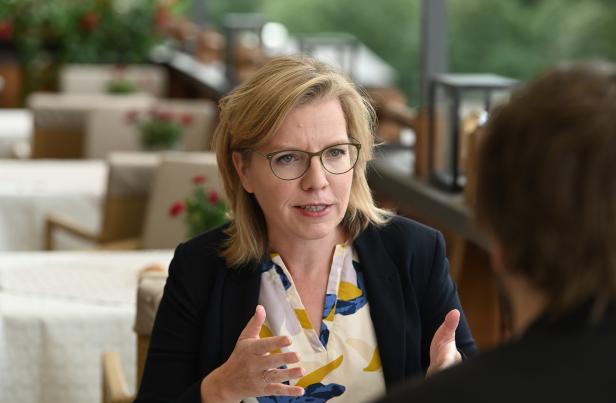 EUROPÄISCHES FORUM ALPBACH 2020: INTERVIEW MIT MINISTERIN LEONORE GEWESSLER (GRÜNE)