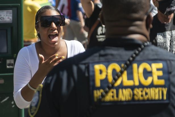 US-Polizisten erschießen weißen Antifa-Aktivisten