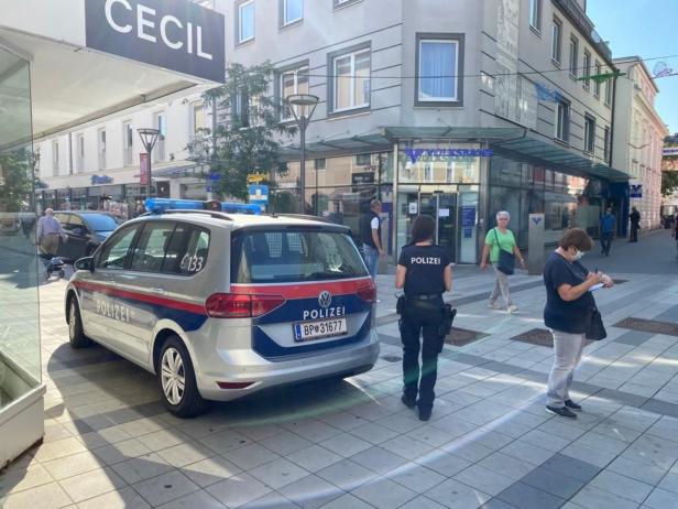 Banküberfall in Wr. Neustadt: Die Polizei sucht diesen Mann
