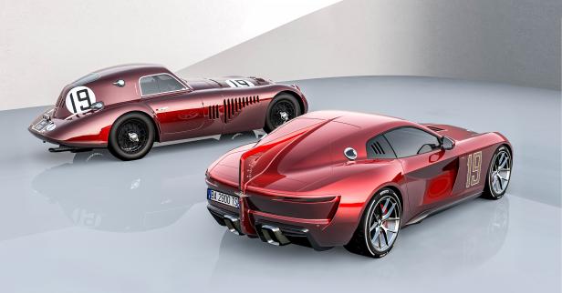 Zwei rote Oldtimer, ein Alfa Romeo 8C 2900 B Le Mans und ein moderner Sportwagen, stehen in einem Studio.