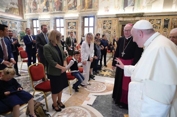 Als die kleine Marie (4) Papst Franziskus zum Lächeln brachte