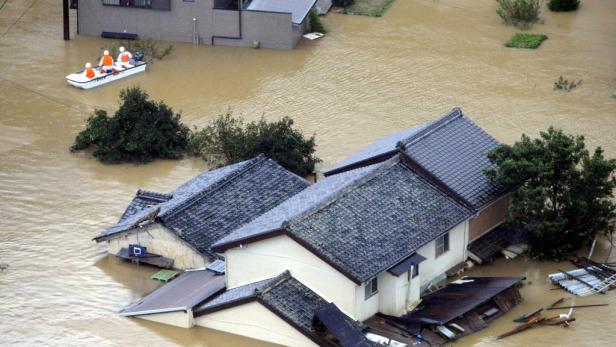 Taifun "Talas" prallt auf Japan