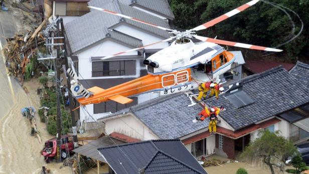 Taifun "Talas" prallt auf Japan