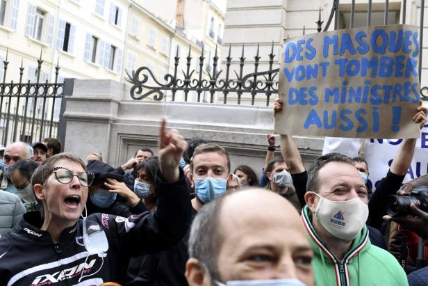 Marseille: Maßnahmen-Gegner gehen auf die Barrikaden
