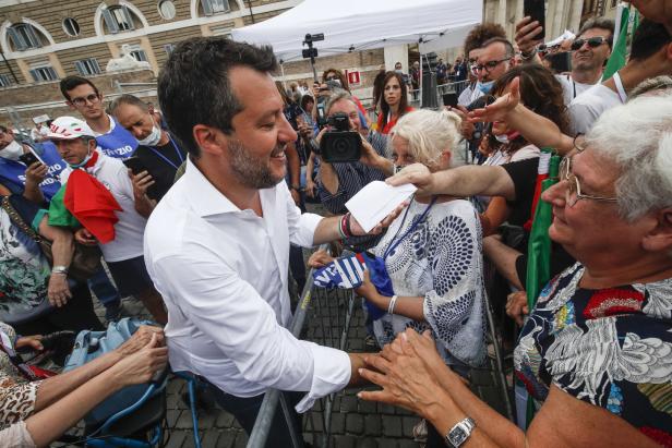 Wie Salvini den Prozess gegen ihn zur Migrationsshow umfunktioniert