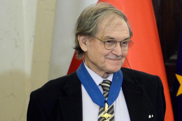 Sir Roger Penrose wins Nobel Prize in Physics