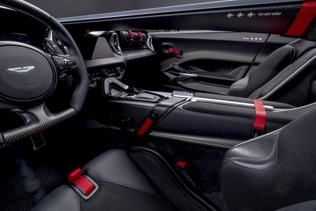 aston_martin_v12_speedster_5-jpg_1.jpg