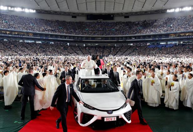 Ein Wasserstoffauto als neues Papamobil für Papst Franziskus