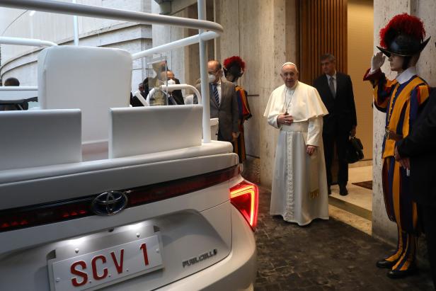 a-hydrogen-popemobile-for-his-holiness-pope-francis-10-scaled.jpg