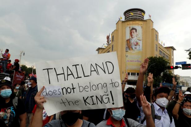 Thailand: Drei Finger gegen den König