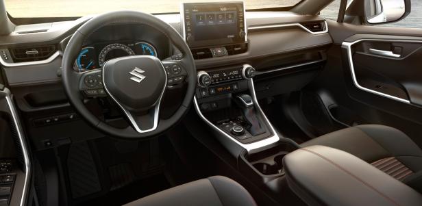 Das Interieur des neuen Suzuki Across vermittelt ein Gefühl von Komfort, Luxus und Fahrsicherheit.