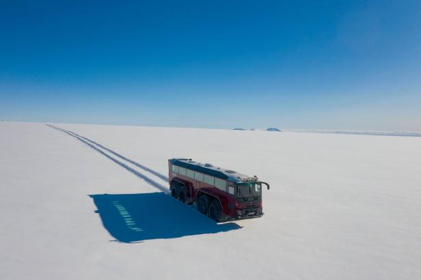 Bevor das Eis schmilzt: Island bietet Bustour zum Gletscher