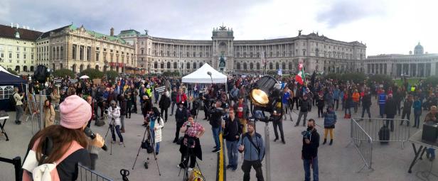 Rund 300 Teilnehmer und elf Anzeigen bei Corona-Demo in Wien