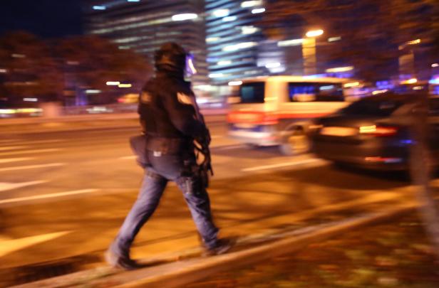 Terror in Wien: Vier Tote, 22 Verletzte, 14 Festnahmen; IS reklamiert Anschlag für sich