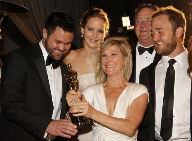 Jennifer Lawrence und ihr Team feiern ihren Oscar-Gewinn.