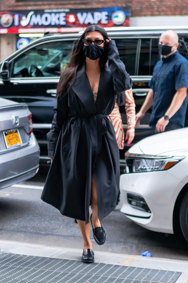 Kourtney Kardashian verbreitet Verschwörungstheorie über "krebserregende" Masken