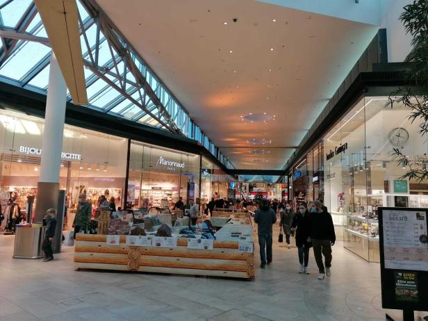 Shopping statt Lockdown: Viel Betrieb in den Einkaufszentren