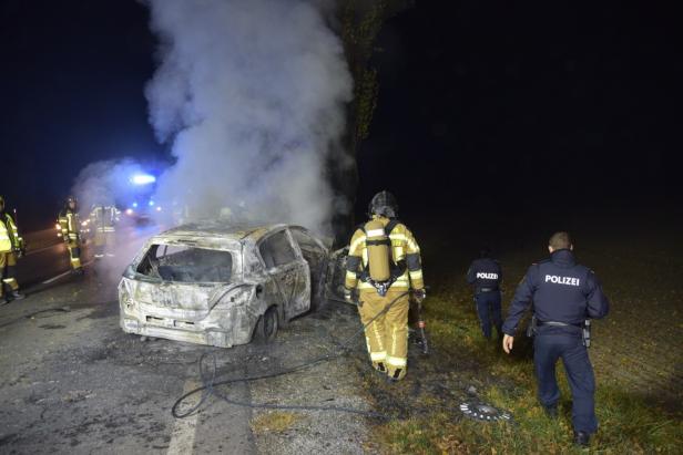 NÖ: Unfallopfer verbrannte in seinem Fahrzeug