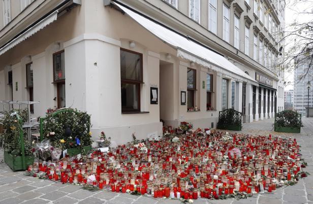 Eine Woche nach dem Anschlag: Kerzen, Blumen und Gedenken in Wien