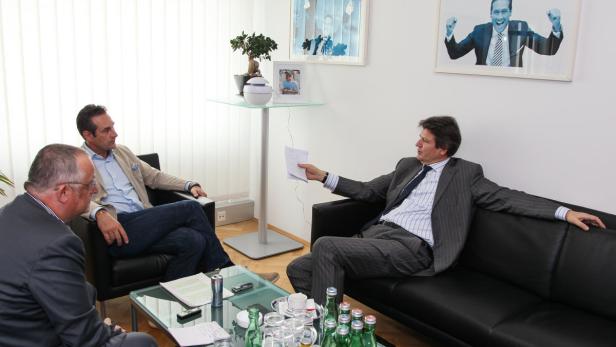 FPÖ-Chef Strache will zurück zum Schilling